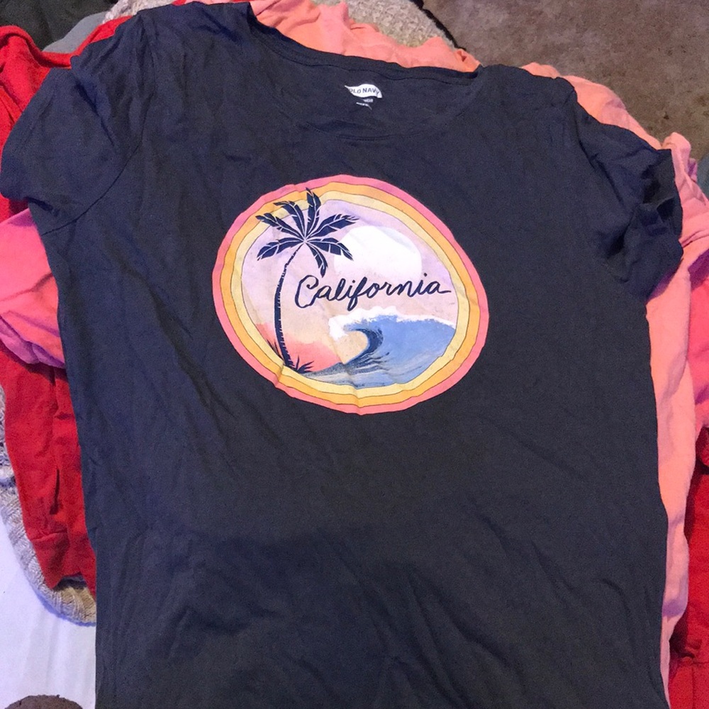 A old navy tee shirt